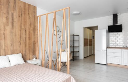 Ścianka działowa z płyt g-k w mieszkaniu: projekt, akustyka, drzwi i koszty krok po kroku