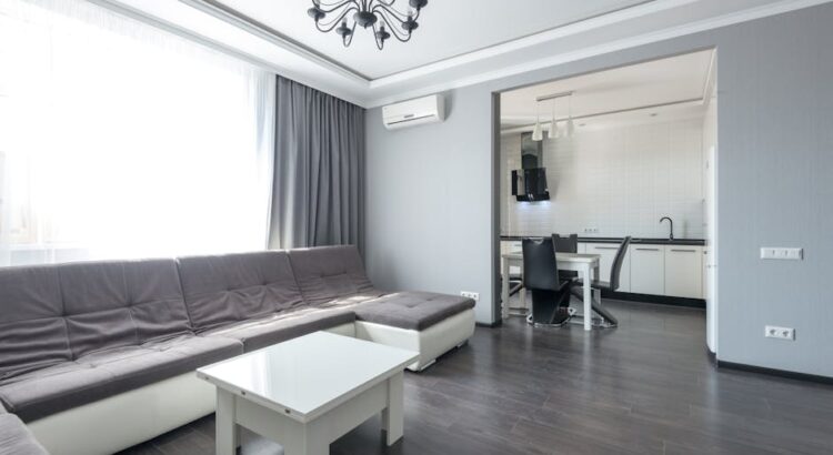 Klimatyzacja split w mieszkaniu: dobór mocy, montaż, skropliny, zgody i koszty krok po kroku