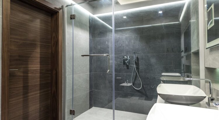 Mikrocement w mieszkaniu: zastosowania, montaż, wykończenie i koszty krok po kroku