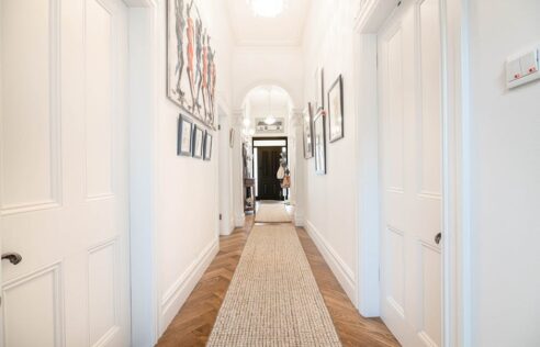 Boazeria angielska w mieszkaniu: plan, listwy, montaż i koszty krok po kroku